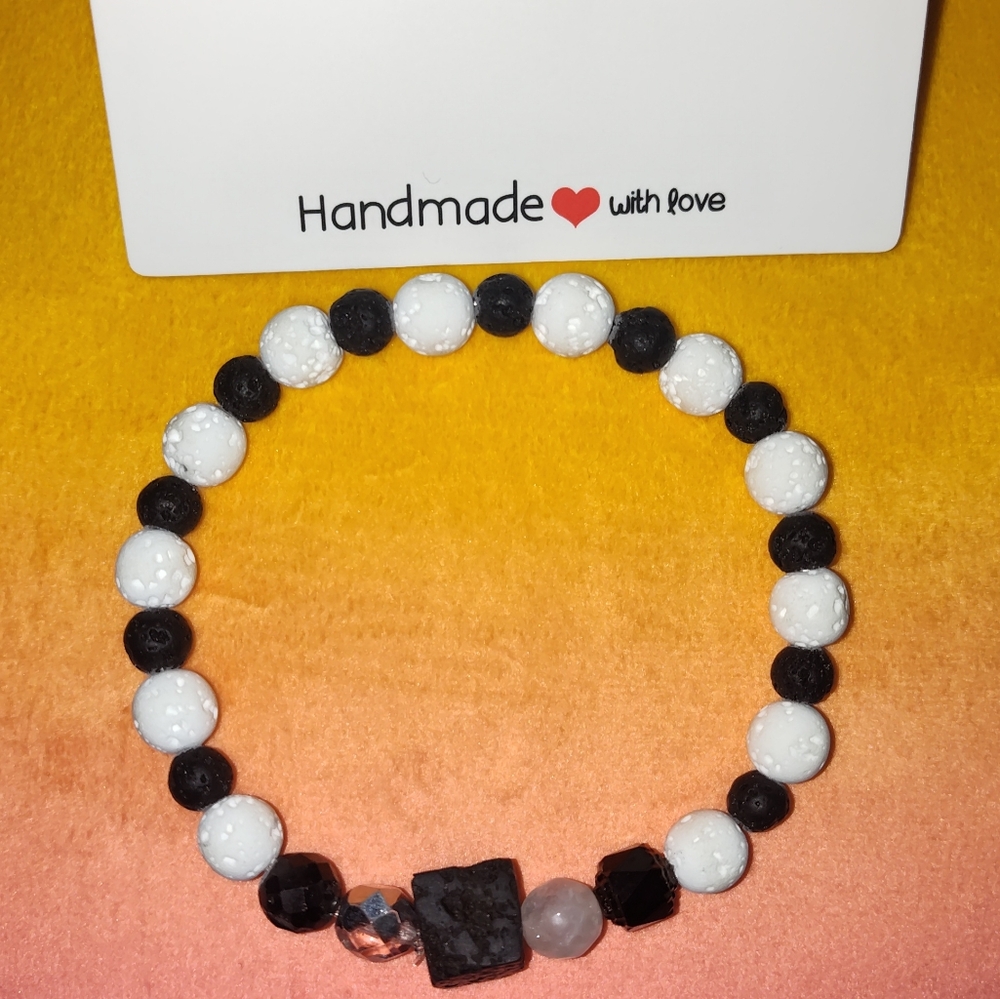 Chic Black and White Beaded Bracelet